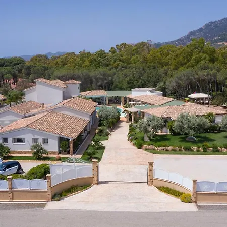 Eliantos Boutique & Santa Margherita di Pula