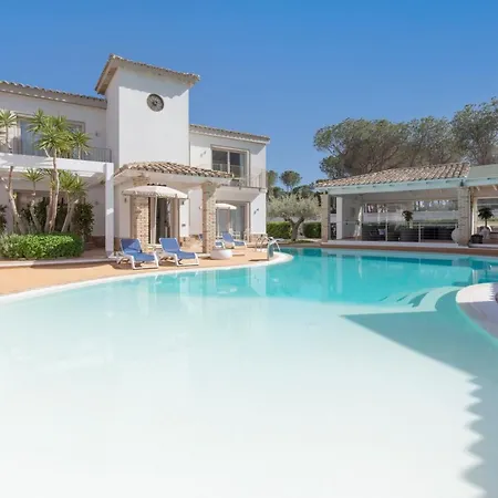 Eliantos Boutique & Santa Margherita di Pula